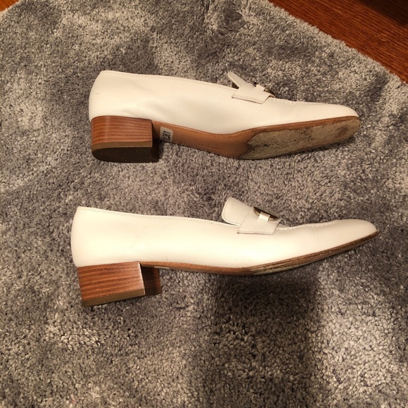 Salvatore Ferragamo White Flats, 7 1/2 AA, Gancini - Picture 4 of 8